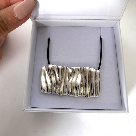 HEAVEN MAYHEM NWT Gaia Pendant Statement Necklace in Sliver Black - Picture 6 of 9